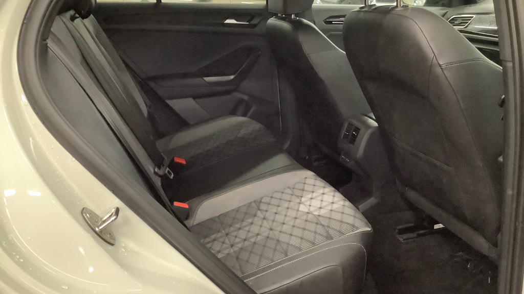 MJ74UHE-GB_664011198_20251223041550